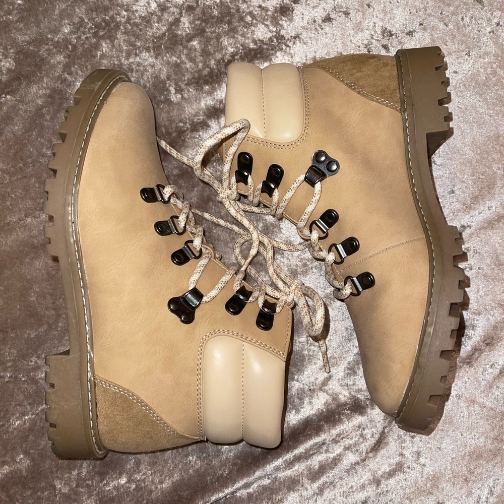 Universal Thread Tan Lace-Up Women's Boots